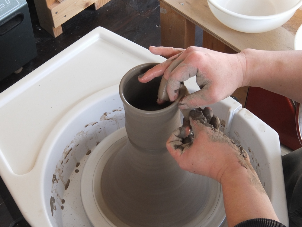 電動ロクロ陶芸体験≪電動ロクロでお好きな器をいくつか作り、お一つお