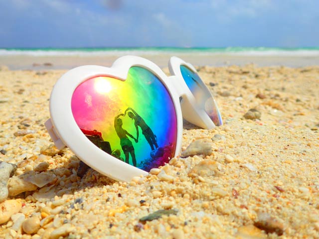 サングラスに写ってます。