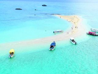 エメラルドグリーンの海に囲まれた絶景の島「幻の島」へ行こう!