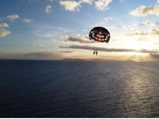 『貸切』サンセットパラセーリング/17:15発 最大6名様まで乗船できるので、ご家族・お友達・大好きな人と2人でも!貸切だお客様の声にお応えできます!