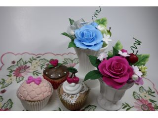 樹脂を主原料とするDECOクレイクラフトオリジナル粘土乾くととても軽いことが特徴です直射日光を避けて飾っていただきますと半永久にお楽しみいただけます