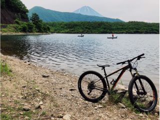 富士五湖で一番神秘的な湖、西湖を巡るツアーです!