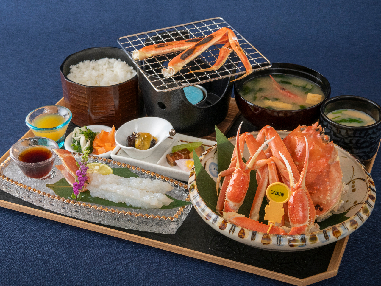 競り落とした蟹をアツアツで実食！越前がに夕競りガイドツアー/みくに
