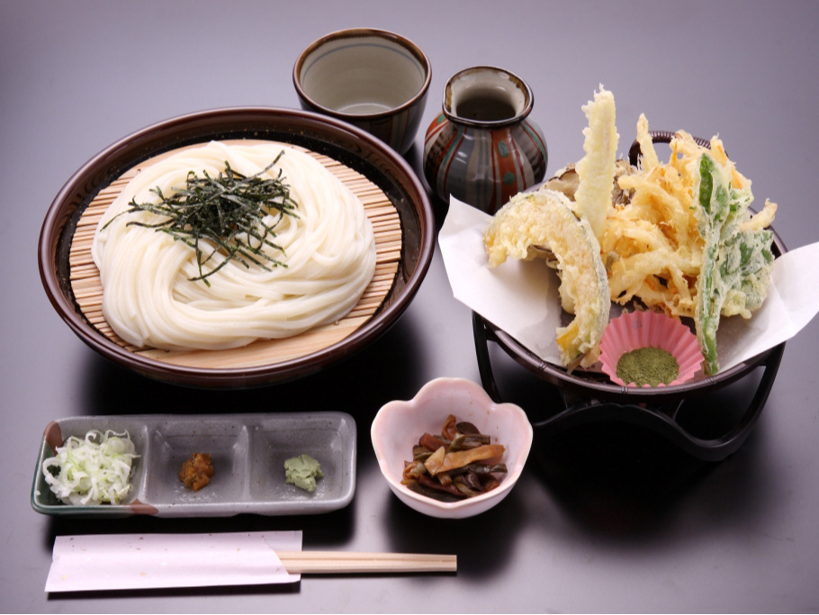 天ぷらの内容は季節により変わります