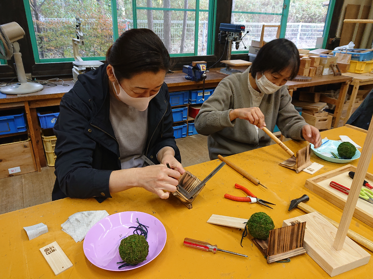 屋根づくりに集中する時間は、あっという間です