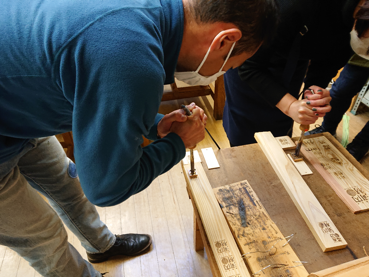 下げ札に「おおさか河内材」のロゴを焼印しましょう!