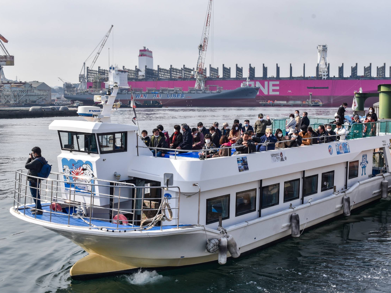 使用船舶「くれない5」定員100名です