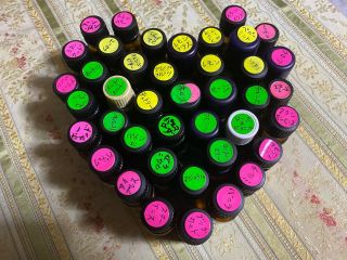 オーガニックのピュアな精油からお好きな香りをセレクトしていきます