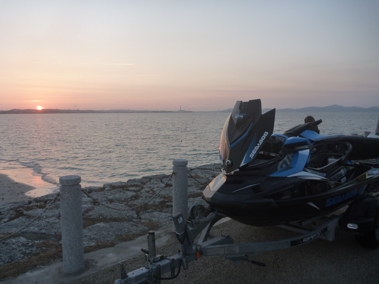 海の駅あやはし館・夕暮れ時