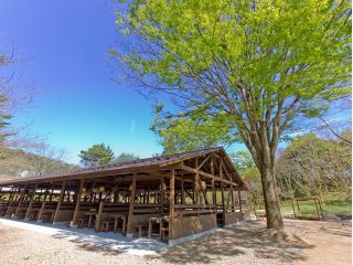 大きな屋根付きのテラス席で、全天候型BBQをお楽しみいただけます。