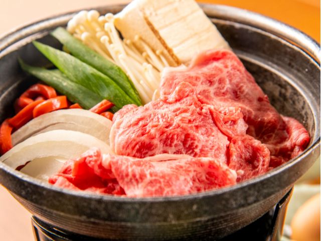 2階レストランで、軽食や近江牛のすき焼きをお召上がり頂けます。要御予約となりますが、近江牛BQもございます。