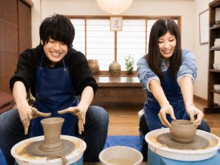 初めての方でも安心♪旅の思い出づくりにも人気の電動ロクロ体験です