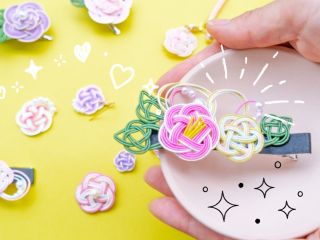 髪飾りは着物にピッタリ!!着物レンタルとセットで体験される方も多いです。他にもバレッタ風ヘアクリップや、ブローチ、かんざしなど作れます。