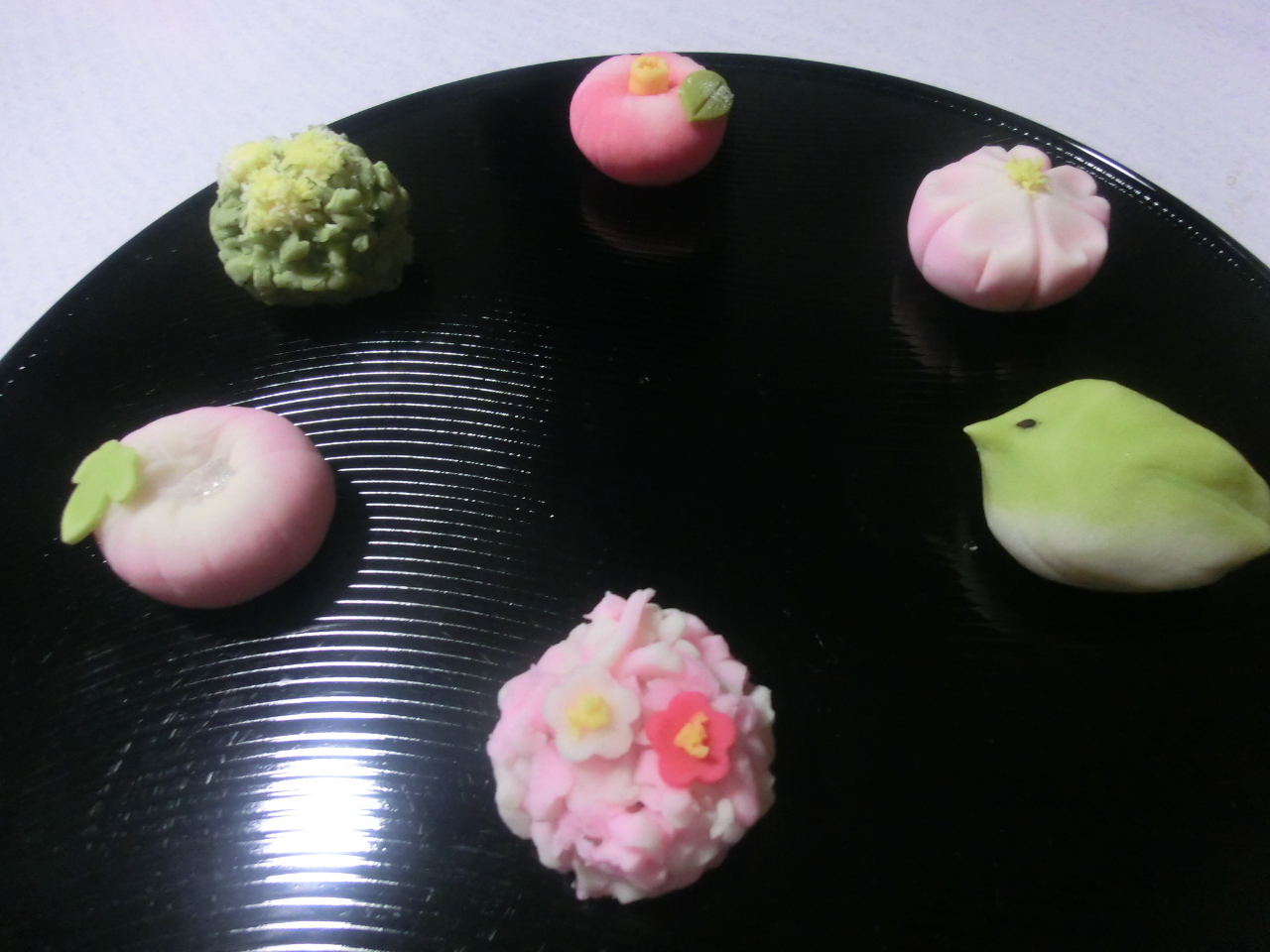 季節に応じた上生菓子をお作り頂けます