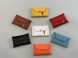 カラフルなカードケースで気分もアップ!