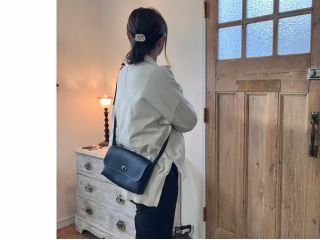 使いやすいサイズ感のバッグです。