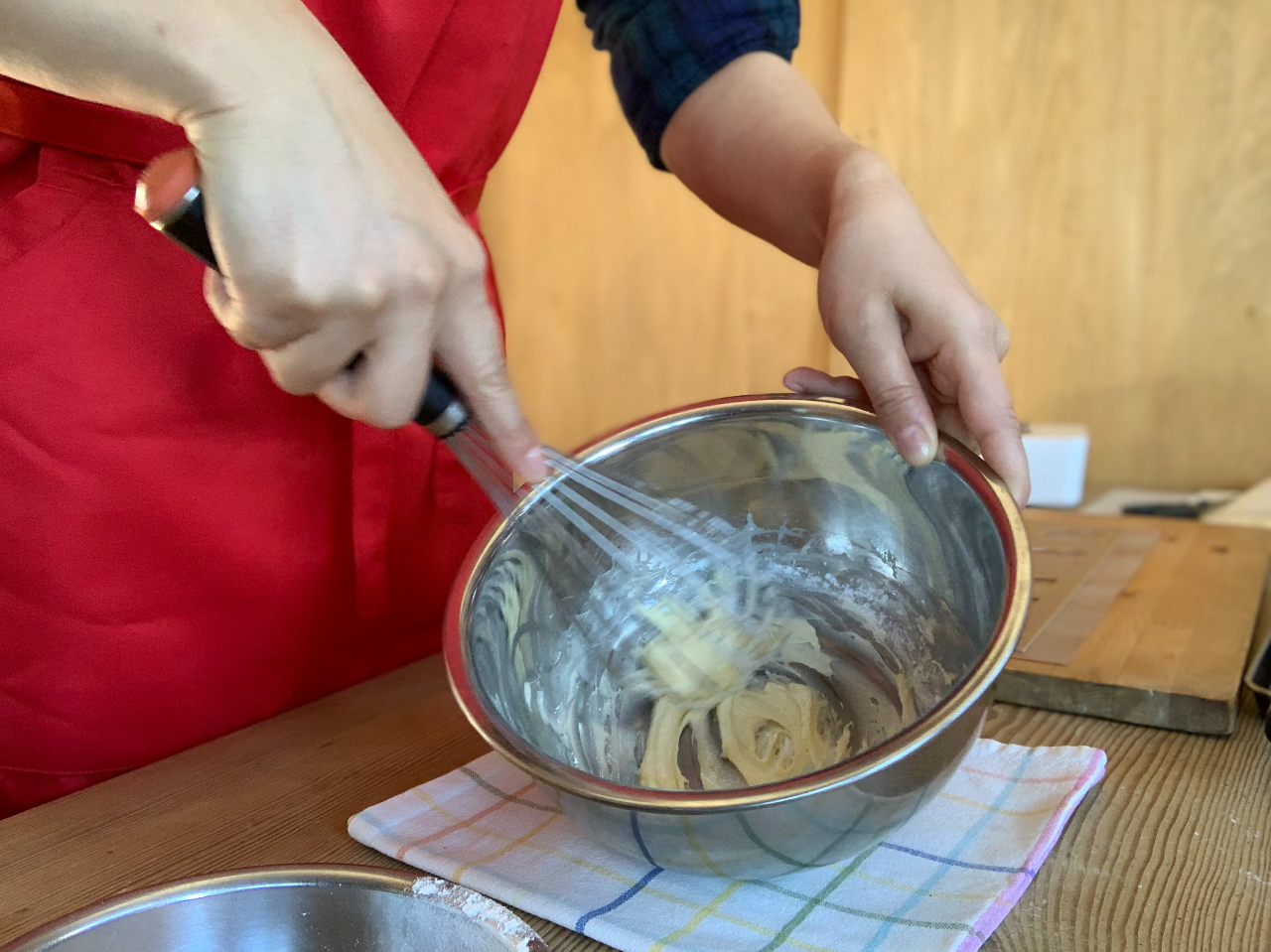 材料を混ぜます
