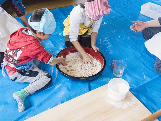 粉と水がなじむように混ぜます。