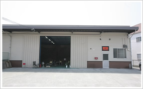 ジムの目の前が駐車場となっており、10台ほど駐車可能です。