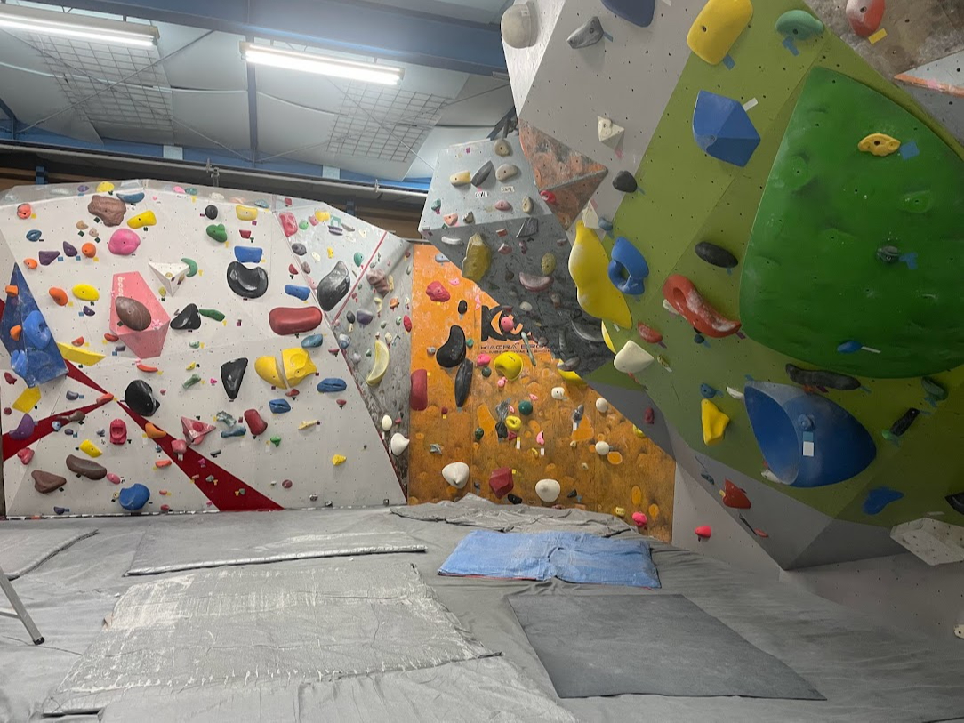 クライミングシューズもいろいろなスタイルに合わせてご用意しております。