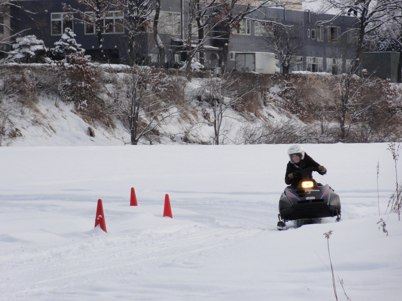 レクチャーの後は広場で慣らし運転です