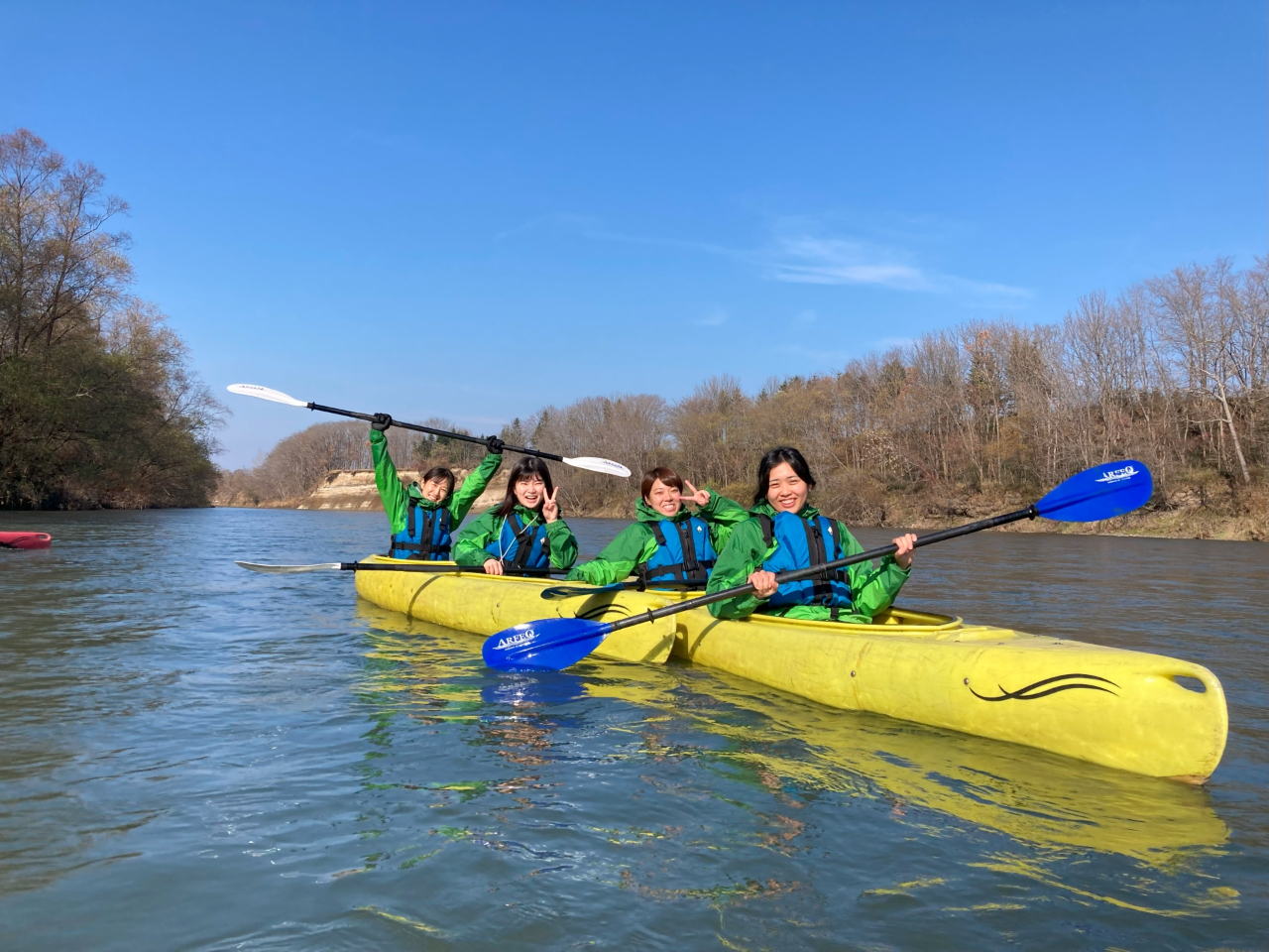 のんびりと自分たちで漕ぐと笑顔になっちゃいます。
