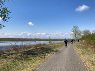 十勝平野の広い空の下で川沿いを走ります!