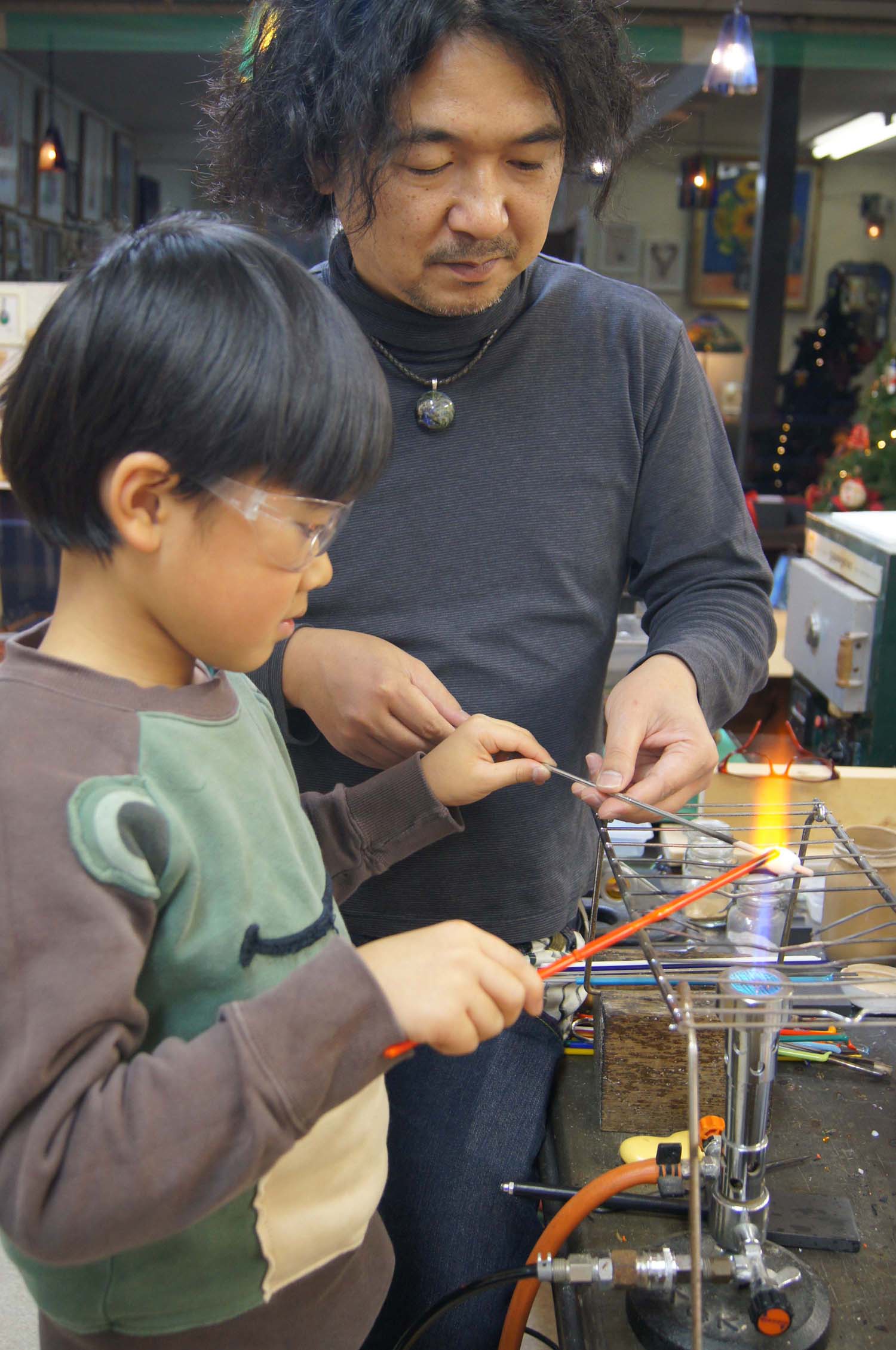 職人と一緒に作るので初めての方もお子様も安心して作ってもらえます。