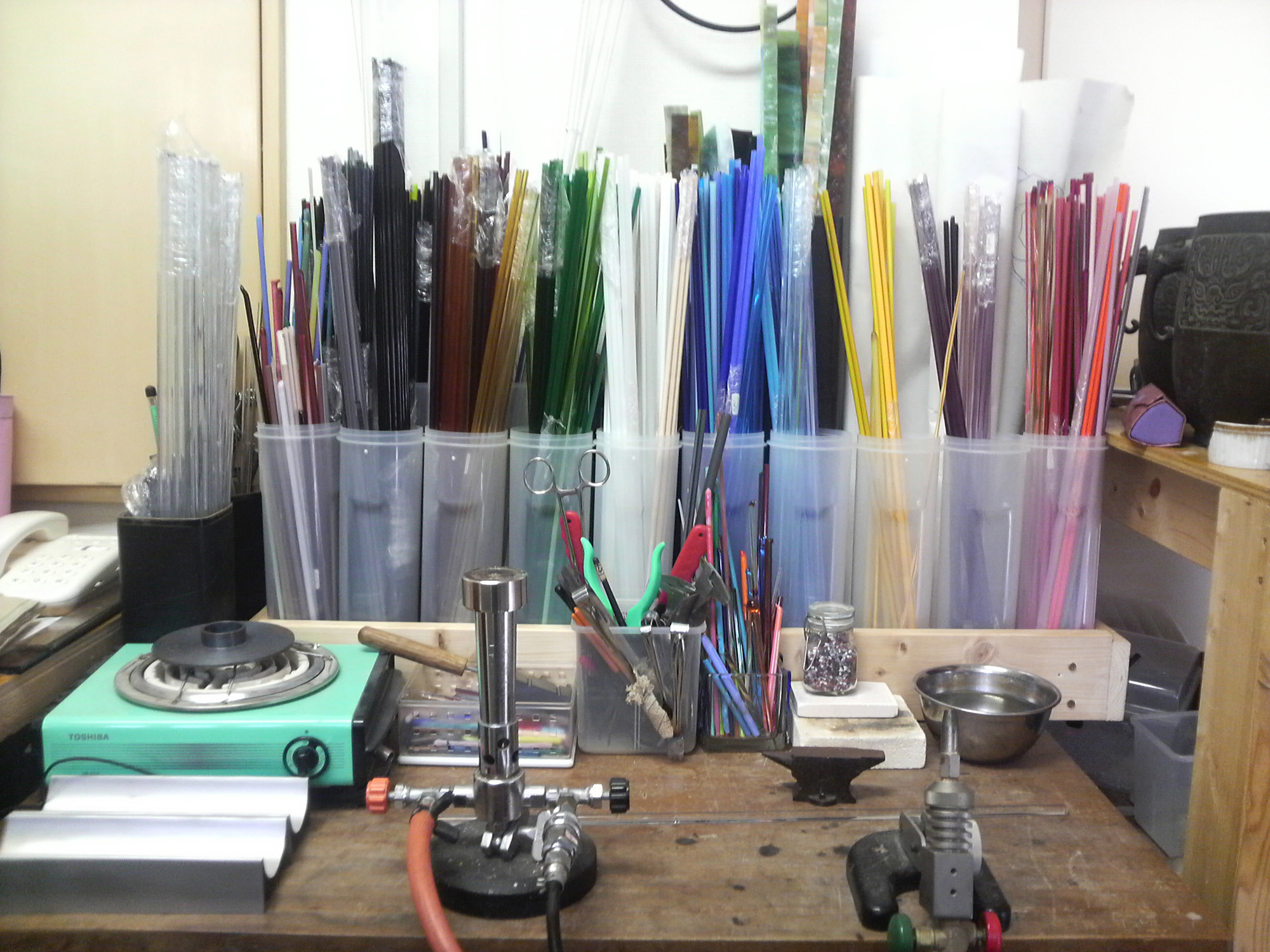 とんぼ玉製作体験の道具と材料 バーナーとガラス棒など