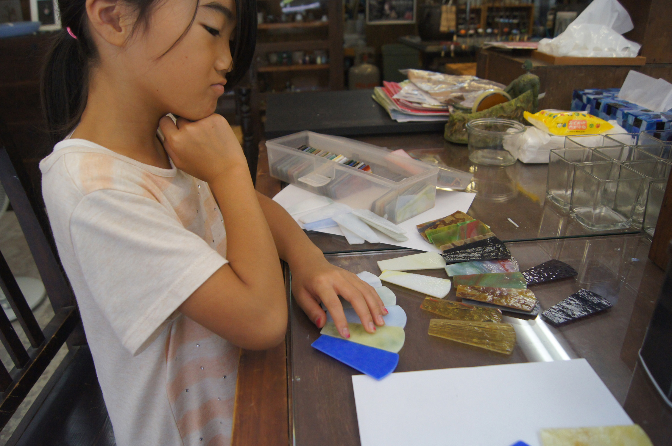 どのガラスにするか選びます!悩むのも楽しいです。