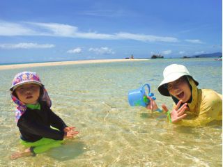 砂地の浅瀬なので、小さなお子様も安心して楽しめます。