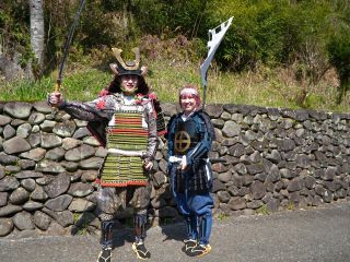 本格甲冑体験!左→大将、右→足軽
