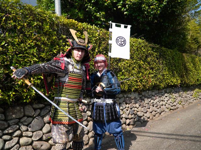 本格甲冑体験!左→大将、右→足軽