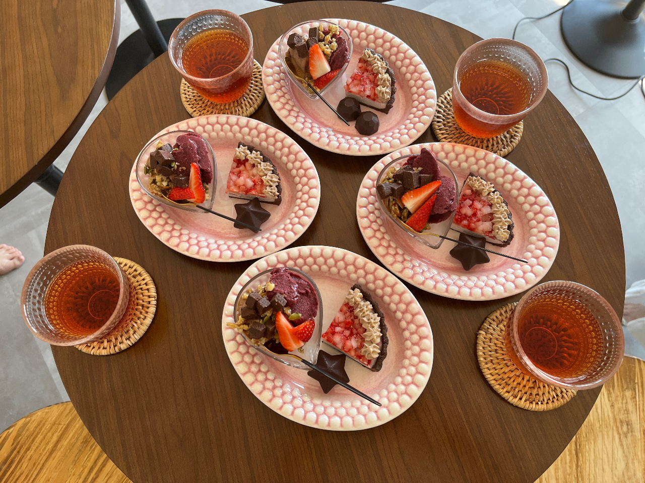 同日に他のRAWスィーツレッスン体験もOK!お持ち帰りケーキ&試食付き。サーフィンして作って食べて楽しむことOK!