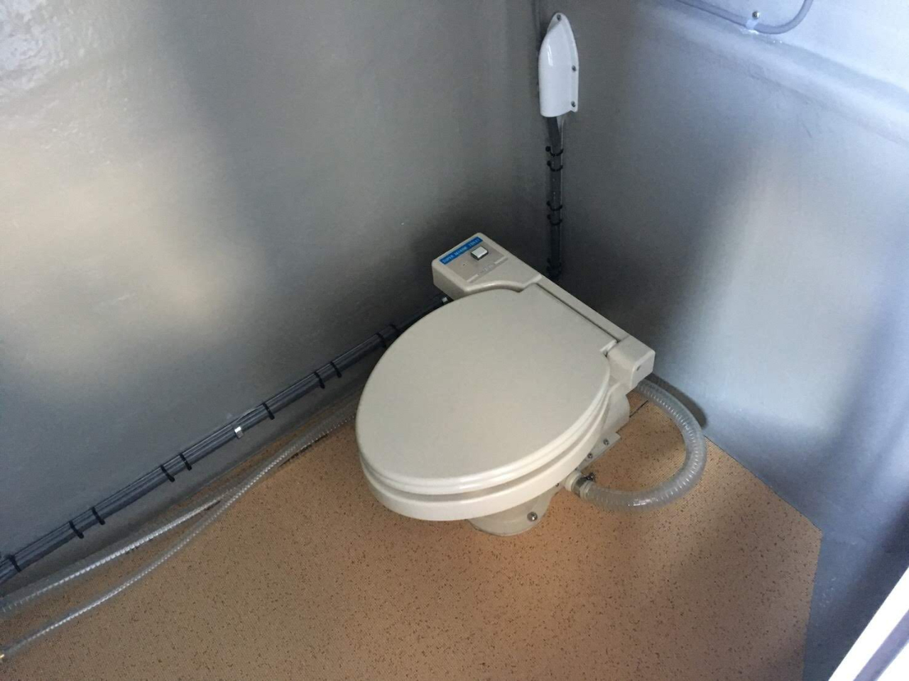 トイレもシャワーも完備しています!