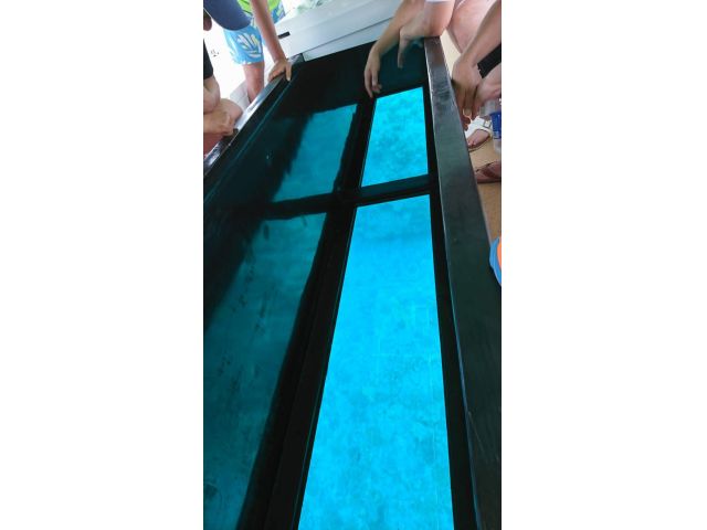 萬太X(テン)はグラスボートにもなっていますので、水中もばっちり!