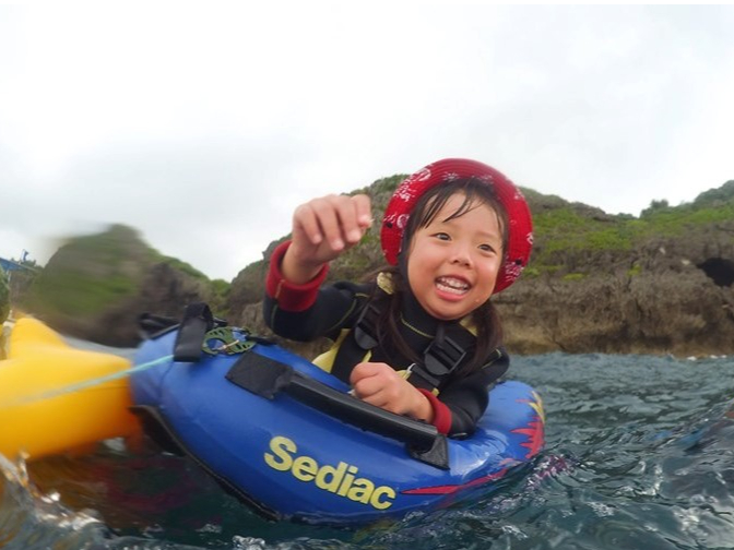 まだ泳げない子供たちも海遊びを楽しめる特別なマリングッズを多数ご用意してます!