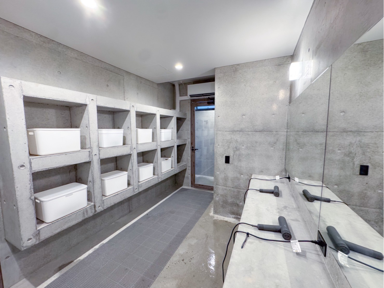 女性に嬉しいパウダールーム完備。海で遊んだ後の観光もバッチリ