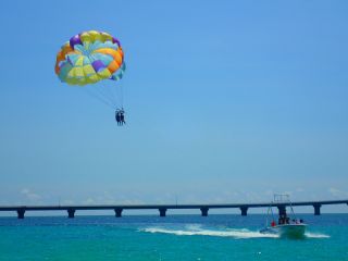 パラセーリング風景。
