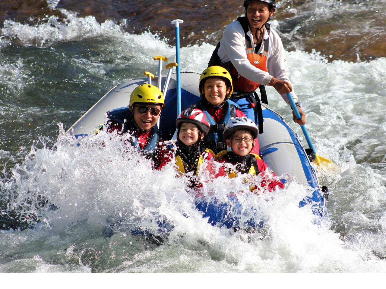 【ニセコ・ラフティング】少人数制でアットホーム!ベテランガイドと大自然を満喫でき...