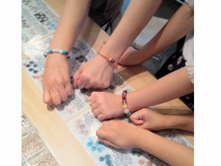 好きな色や意味合いの石で、世界に一つだけのオリジナルピアスやブレスレットをお作りいただけます♪