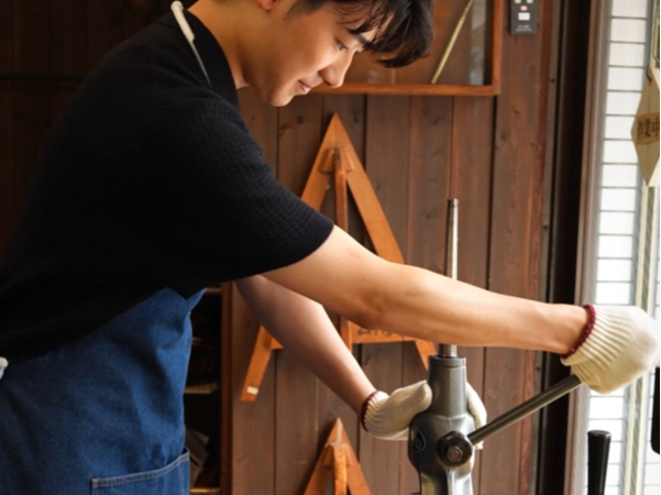 自分の指のサイズに合わせて広げていきます!