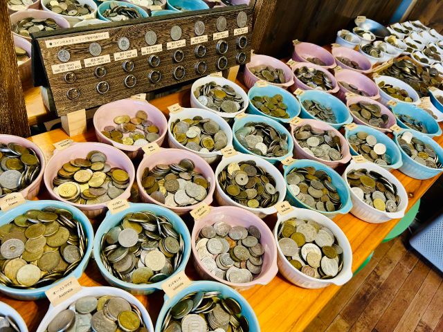 世界中100ヶ国以上のコインの中から1枚をチョイス!