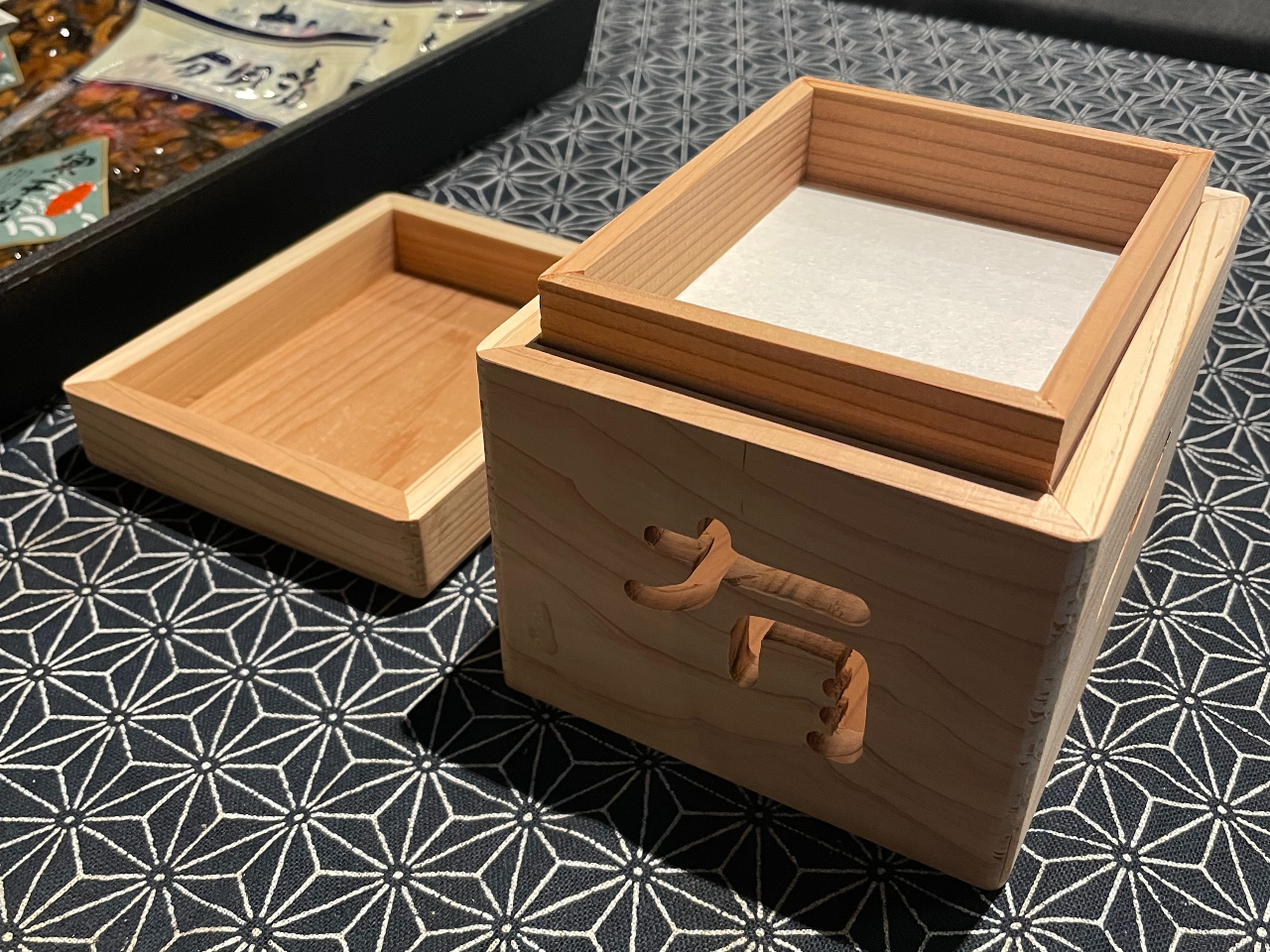 �|�F�i�ق���j�@�Y�΂ŊC�ۂ����߂铹��ŁA�Y�΂ɂ���ĉ��߂�ꂽ�C�ۂ͍���ƕ������ǂ�����Ƀp���b�Ƃ����H���𖡂킦�܂��B