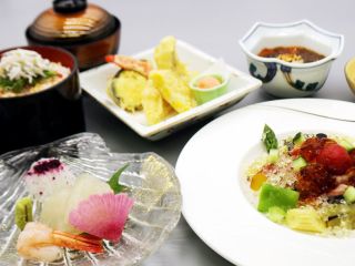 旬の味覚を少しずつ楽しめる、彩り豊かな和の御膳ランチ。