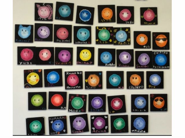 チョークアートでニコちゃんマーク♪