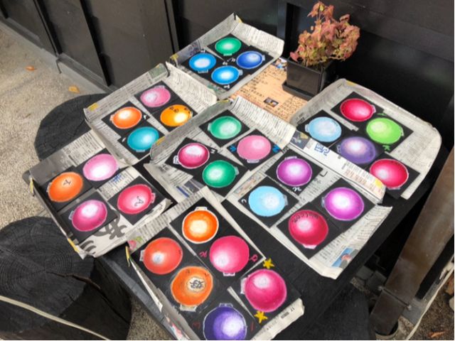 チョークアートでクリスマスボール作り♪