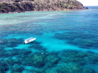 ボートでその日一番穏やかな海へ