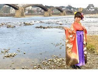 「みやじま小町」の袴(はかま)で、宮島や岩国錦帯橋を散策しましょう。成人式や卒業旅行でも。袴(はかま)を着て旅をもっと楽しもう!