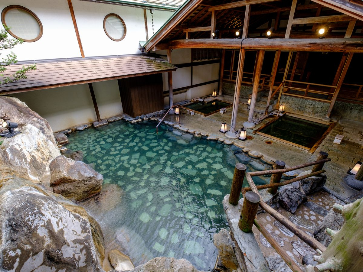 【滝の湯】かがみの滝湯&いにしえの湯(男性露天)